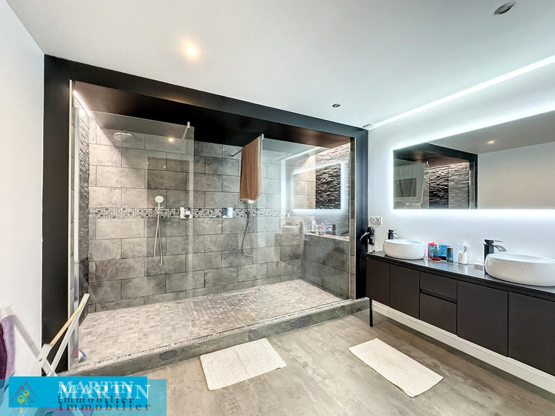 Villa - 182 m² - 6 pièces