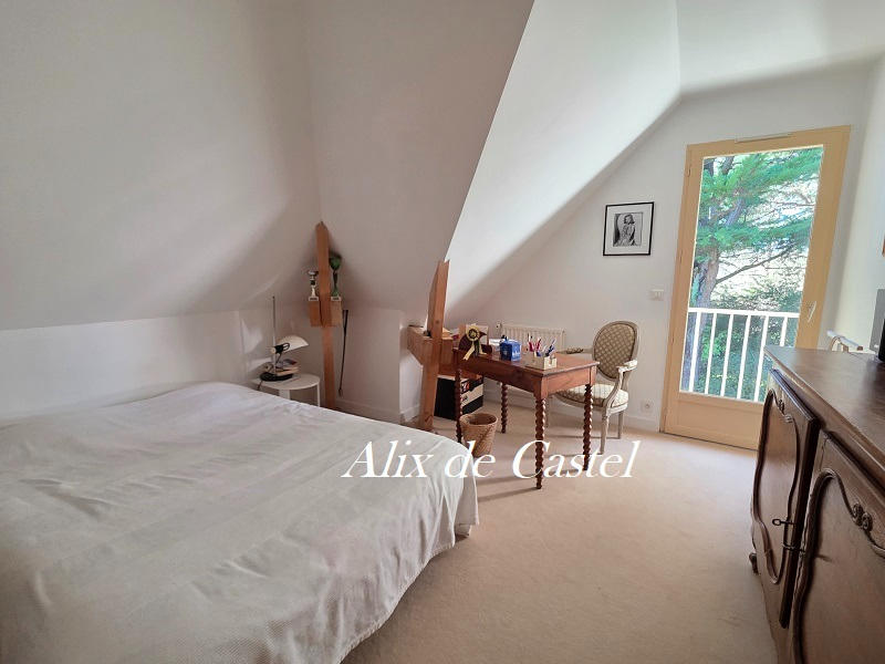 Maison - 275 m² - 9 pièces