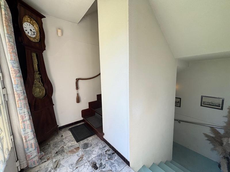 Maison traditionnelle - 185 m² - 10 pièces