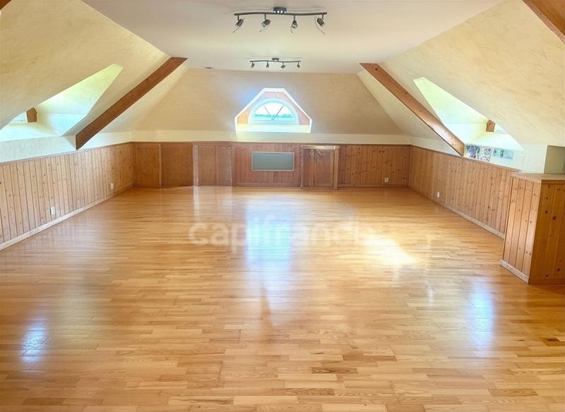 Maison - 226 m² - 8 pièces