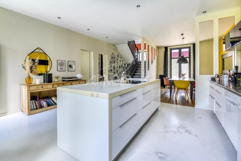 Maison - 198 m² - 10 pièces