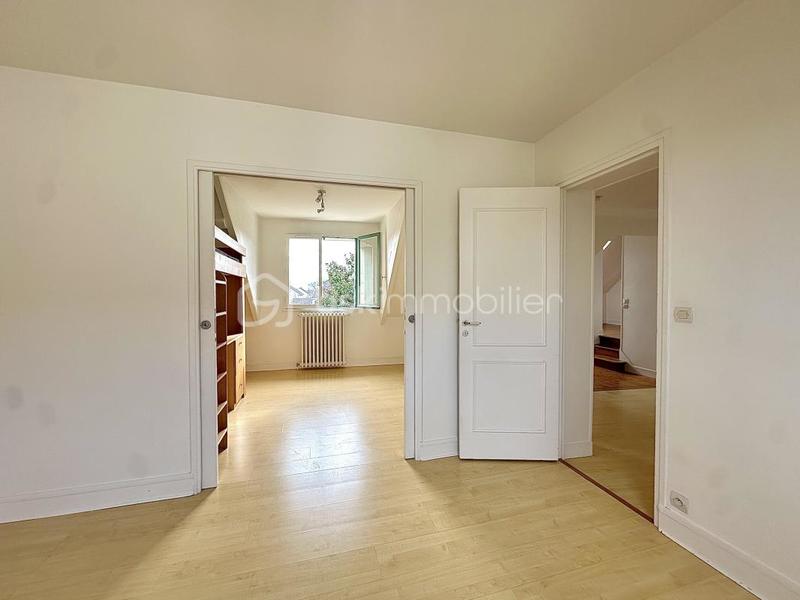 Maison - 241 m² - 10 pièces