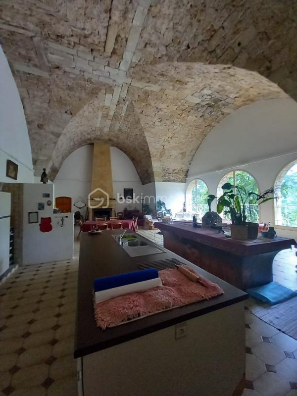 Maison - 400 m² - 17 pièces