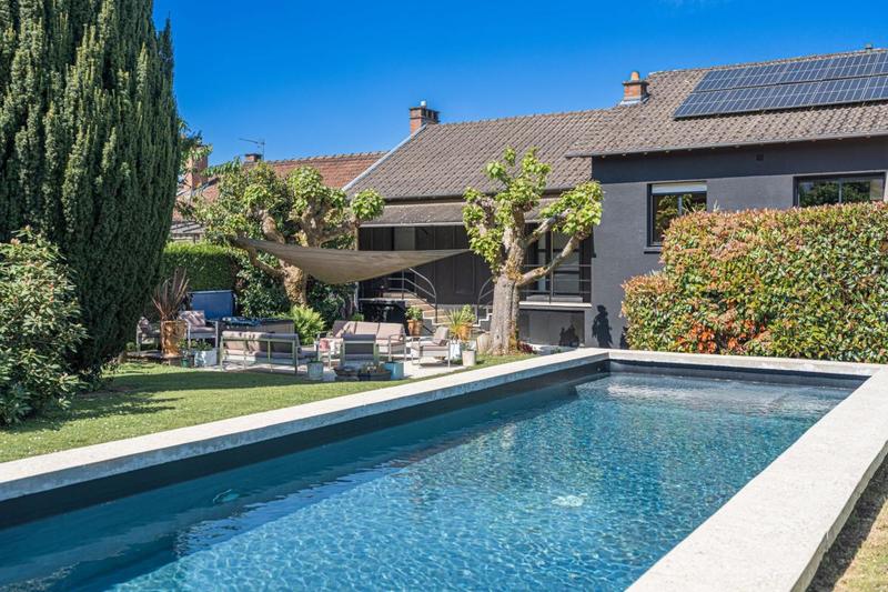 Maison - 271 m² - 8 pièces