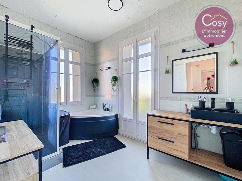 Villa - 180 m² - 9 pièces