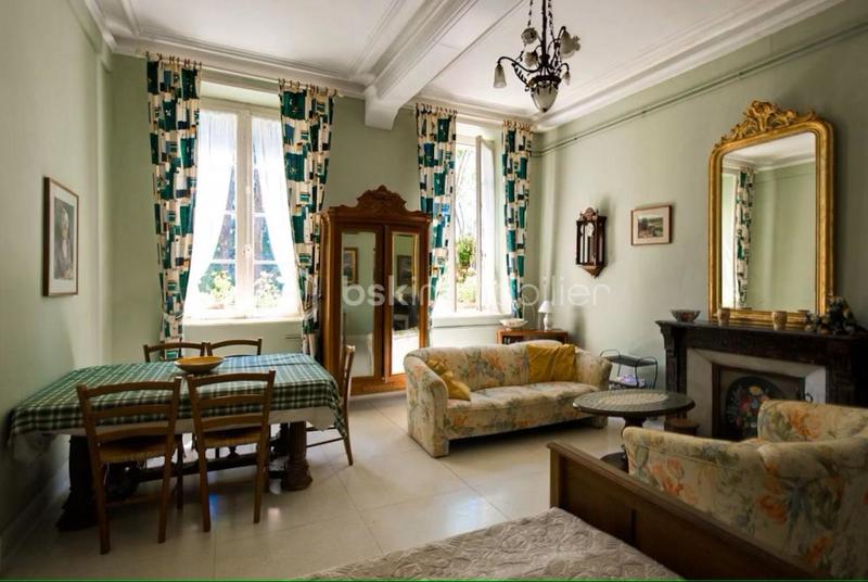 Maison - 600 m² - 30 pièces