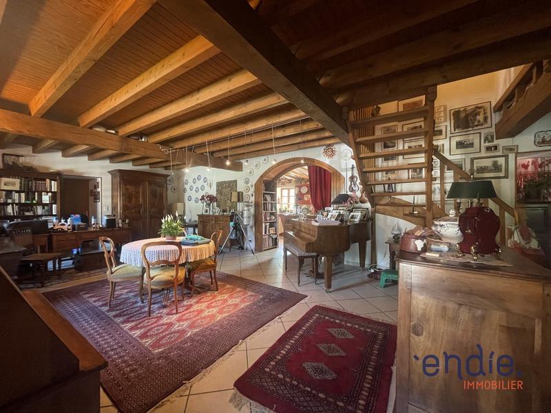 Maison - 230 m² - 10 pièces