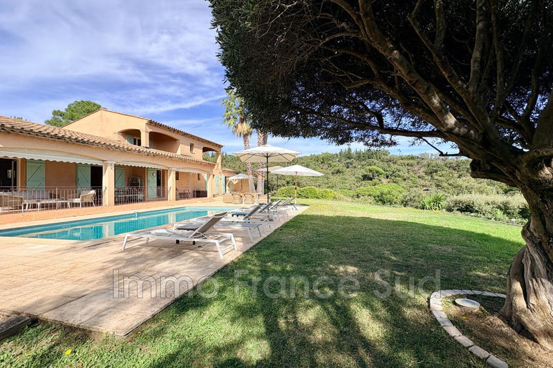 Villa - 215 m² - 6 pièces