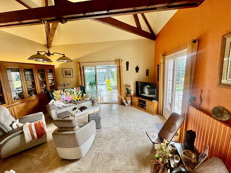 Maison - 232 m² - 8 pièces