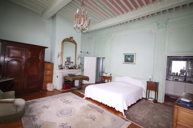 Maison - 300 m² - 8 pièces