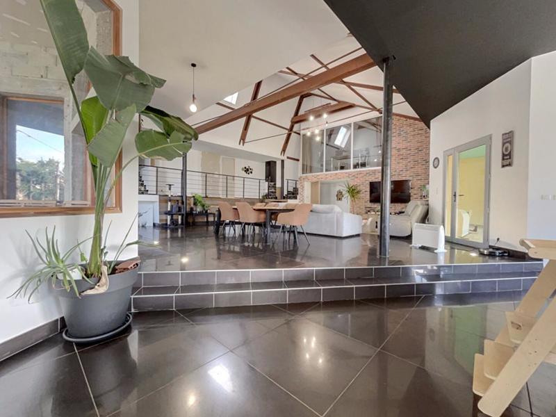 Maison - 300 m² - 9 pièces