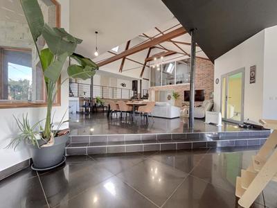 Maison - 300 m² - 9 pièces
