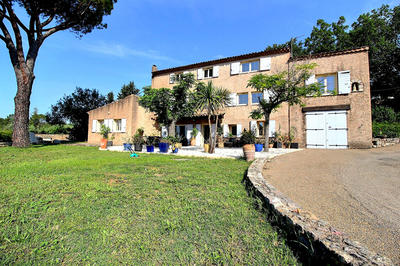 Maison - 270 m² - 12 pièces