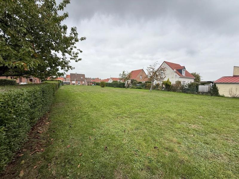 Terrain constructible - 1 084 m²