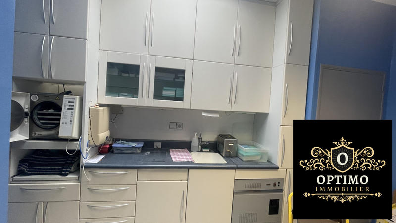 Local d'activités - 80 m² - 4 pièces