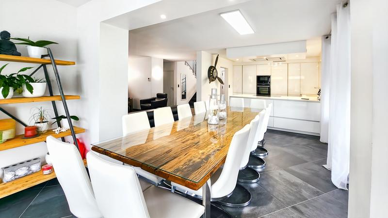 Villa - 297 m² - 6 pièces