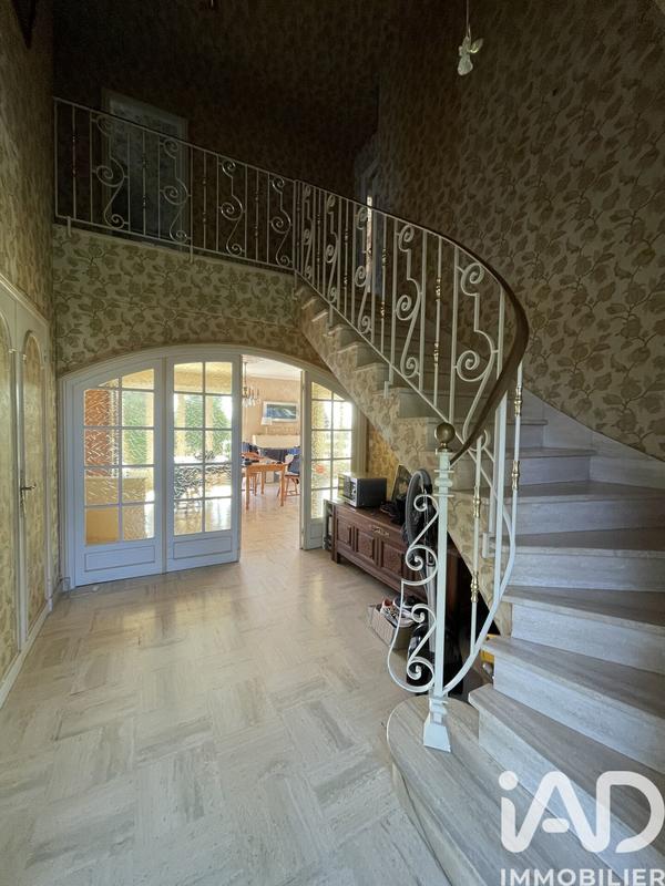 Maison - 238 m² - 8 pièces