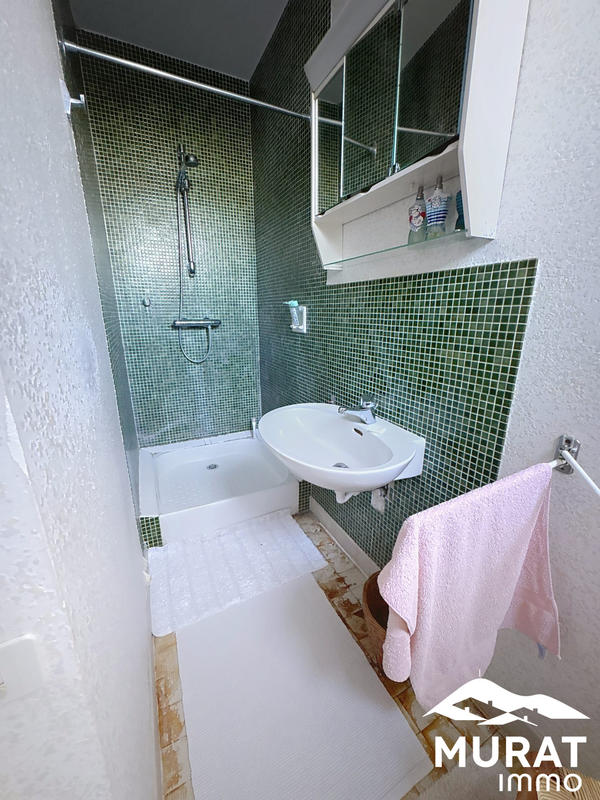 Maison - 238 m² - 9 pièces