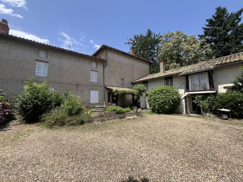 Maison - 330 m² - 10 pièces