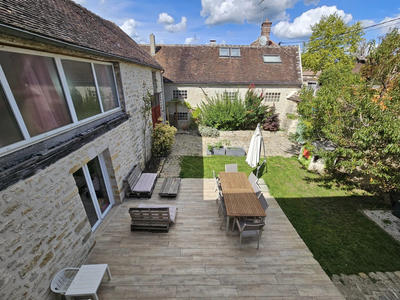 Maison traditionnelle - 180 m² - 9 pièces