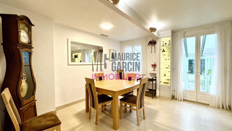 Maison - 224 m² - 9 pièces