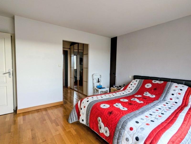 Maison - 330 m² - 11 pièces