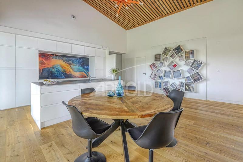 Maison - 208 m² - 8 pièces