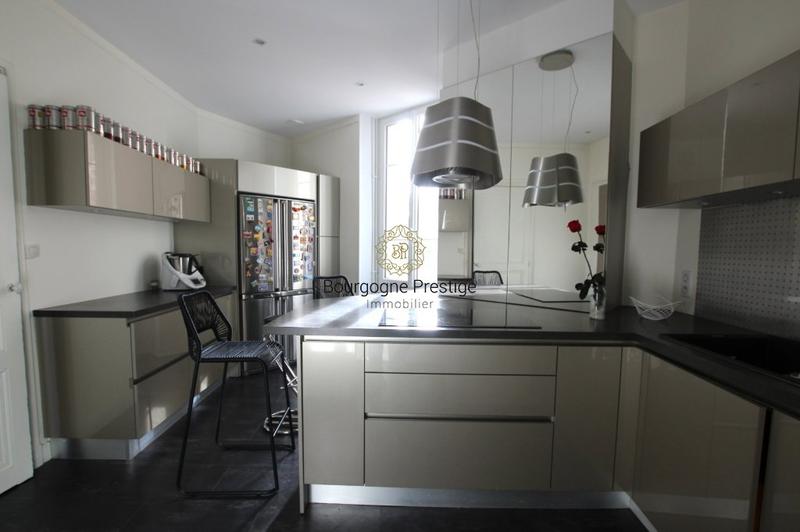 Appartement - 177 m² - 6 pièces