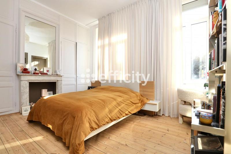 Maison - 200 m² - 7 pièces