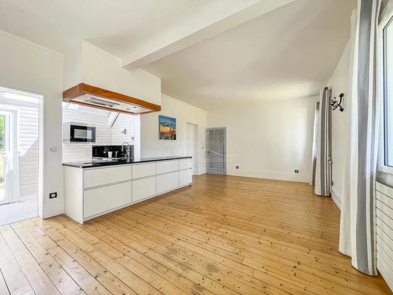 Maison - 180 m² - 8 pièces