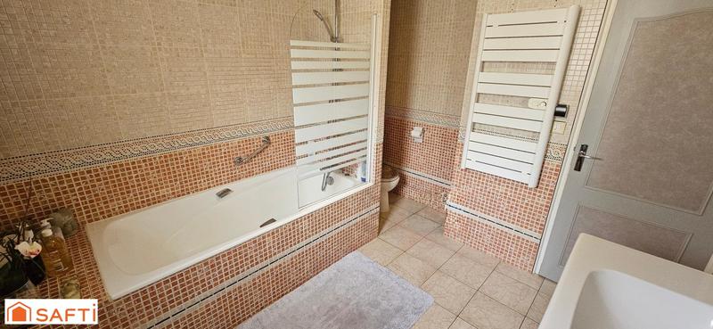 Maison - 218 m² - 6 pièces