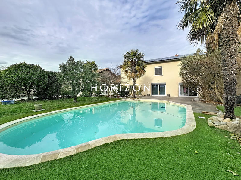 Maison ancienne - 195 m² - 7 pièces