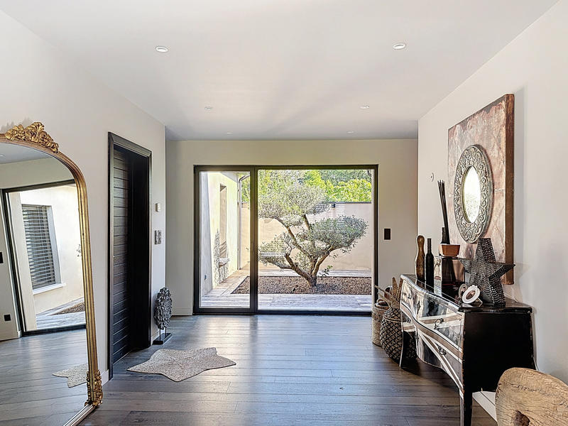 Maison - 243 m² - 8 pièces