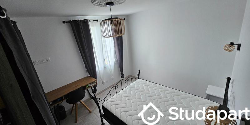 Chambre - 11 m² - 1 pièce