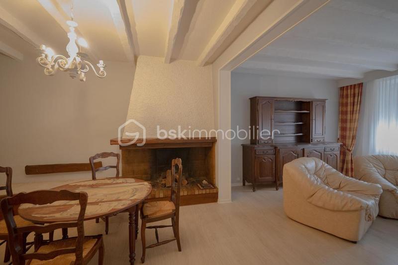 Maison traditionnelle - 320 m² - 8 pièces