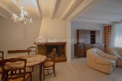 Maison traditionnelle - 320 m² - 8 pièces