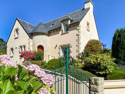 Maison - 224 m² - 9 pièces