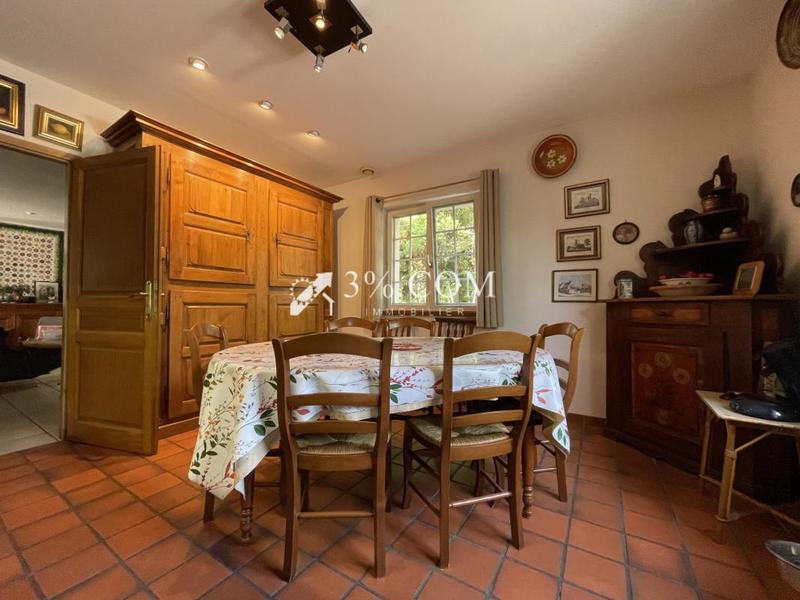 Propriété - 233 m² - 9 pièces