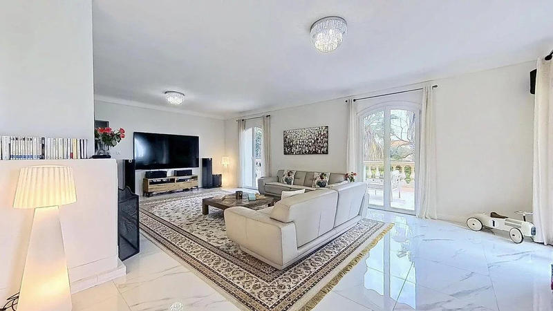 Villa - 223 m² - 8 pièces