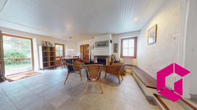 Maison - 270 m² - 8 pièces