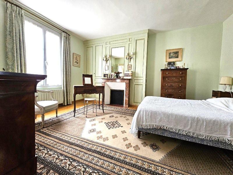 Maison - 207 m² - 9 pièces