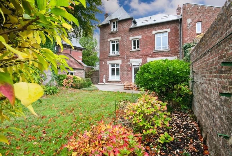 Maison - 230 m² - 6 pièces