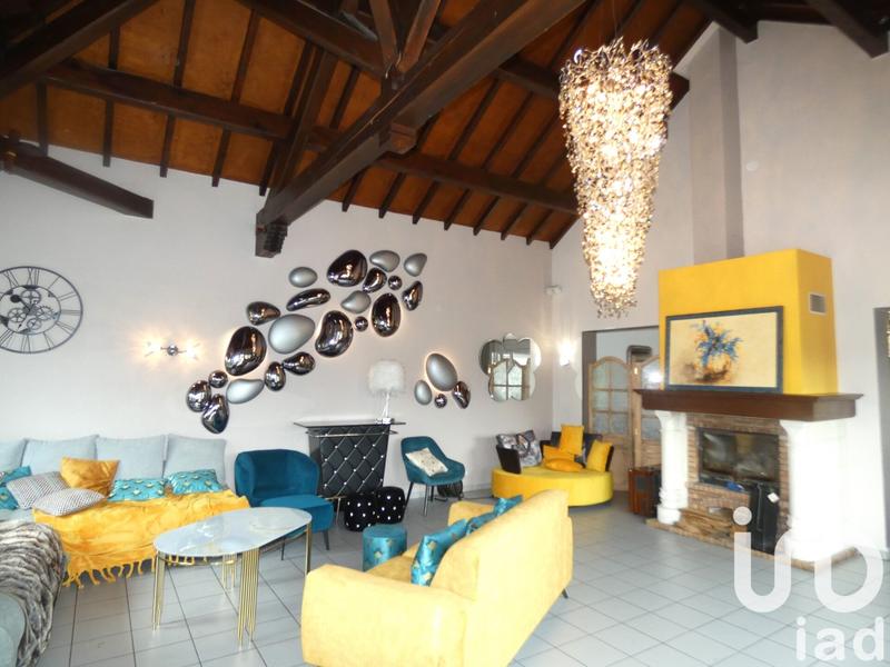 Maison - 660 m² - 5 pièces