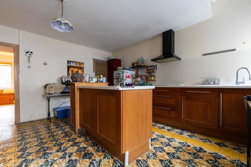 Maison - 234 m² - 8 pièces