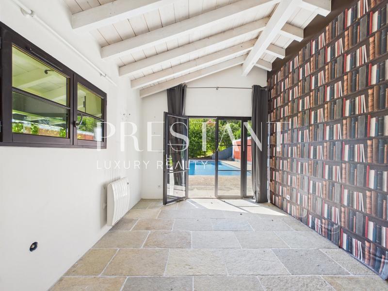 Maison - 200 m² - 9 pièces