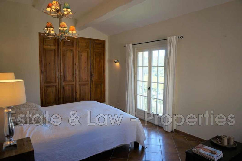 Maison - 220 m² - 7 pièces