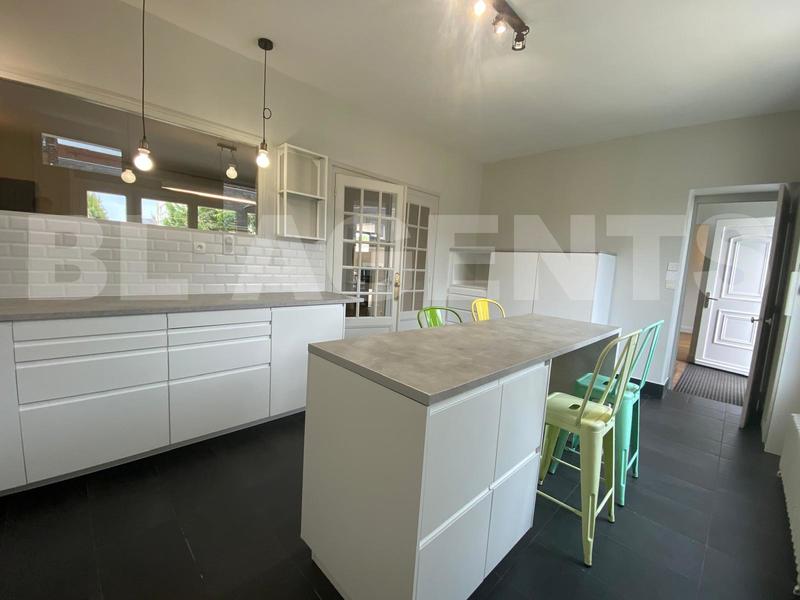 Maison de ville - 262 m² - 9 pièces