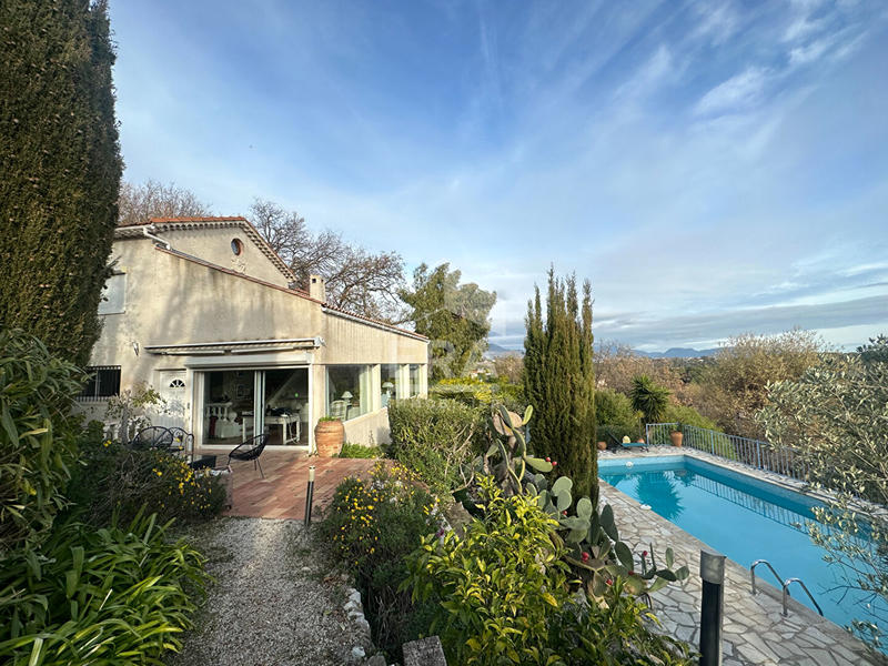 Villa - 205 m² - 9 pièces