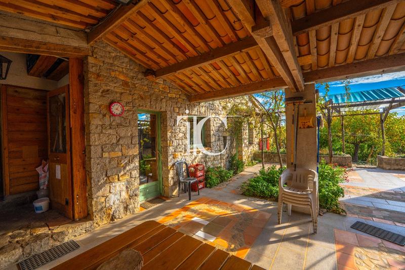 Maison - 223 m² - 9 pièces