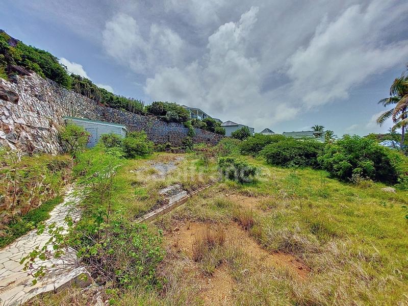 Terrain constructible - 2 195 m²